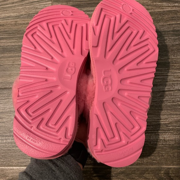 Slippers - Picture 2 of 3